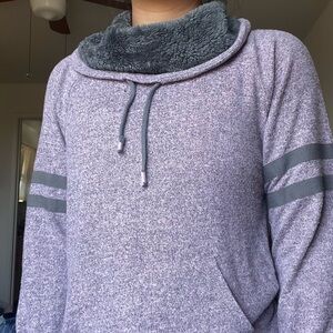 Ultra Flirt- sweatshirt with fuzzy neck